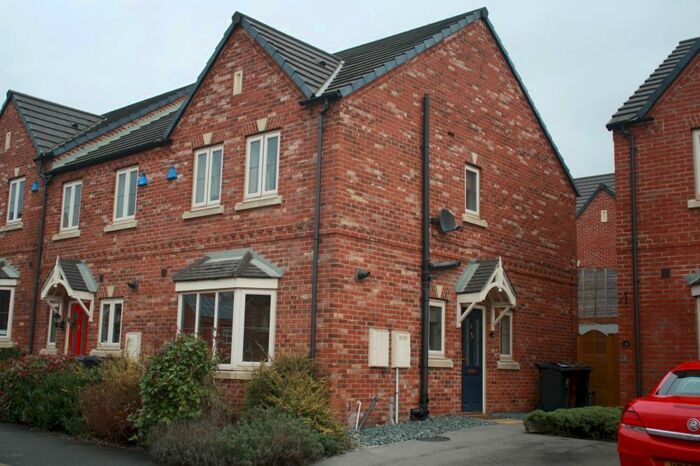 3 Bedroom Town House To Rent In Shireoaks Way, Grimethorpe, Barnsley, S72