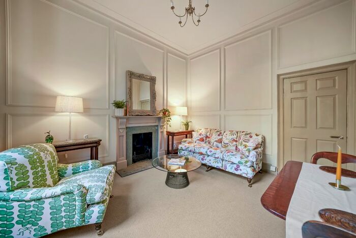 2 Bedroom Flat To Rent In Charleville Road, London, W14