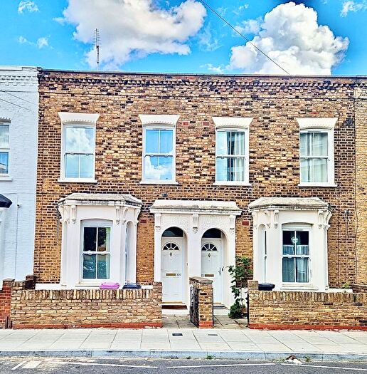 4 Bedroom Property To Rent In Bow Common Lane, London, E3