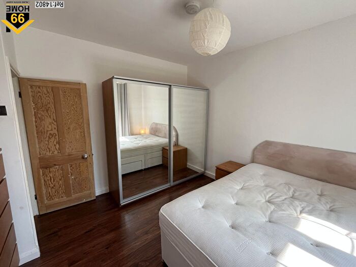 3 Bedroom Flat To Rent In Whitethorn House, London, E1W