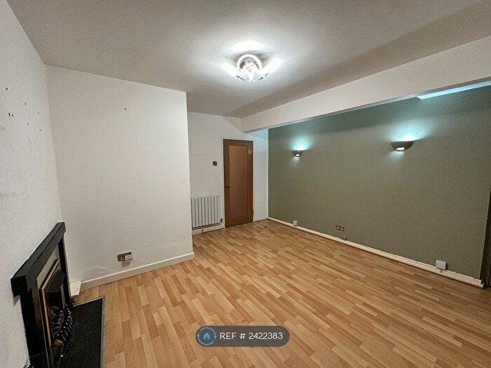 2 Bedroom Flat To Rent In Lymington Road, Torquay, TQ1