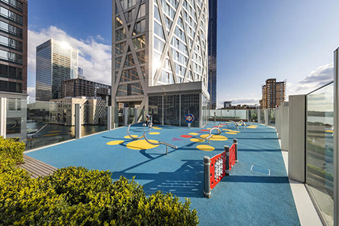 3 Bedroom Apartment To Rent In Newfoundland Place, London, E14