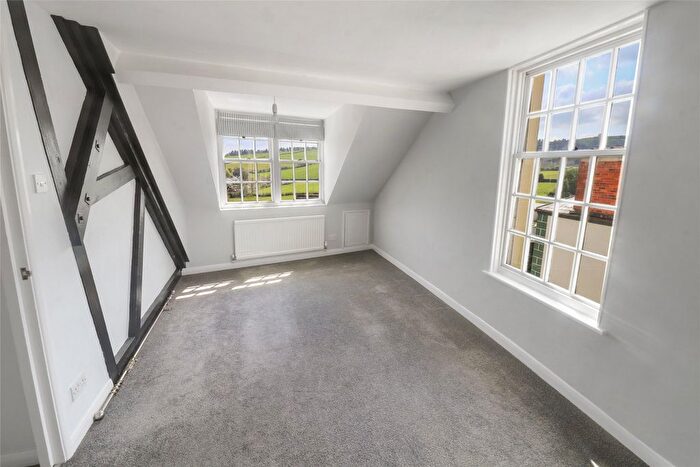 2 Bedroom Flat For Sale In London House, The Square, Wiveliscombe, Somerset, TA4