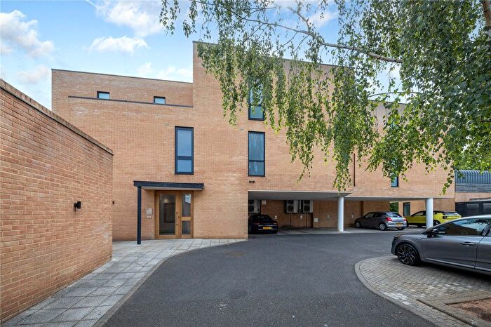 1 Bedroom Flat For Sale In Sandycombe Road, Kew, Surrey, TW9