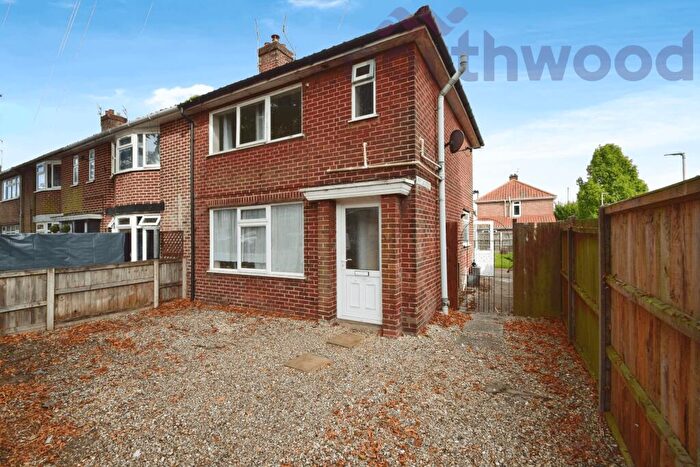 4 Bedroom Semi-Detached House To Rent In Beverley Road Student, Norwich, NR5