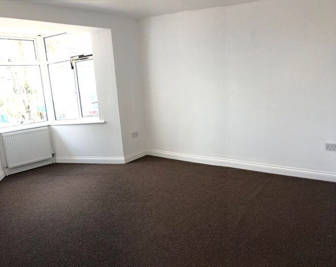 1 Bedroom Flat To Rent In Thorn Close, Northolt, UB5