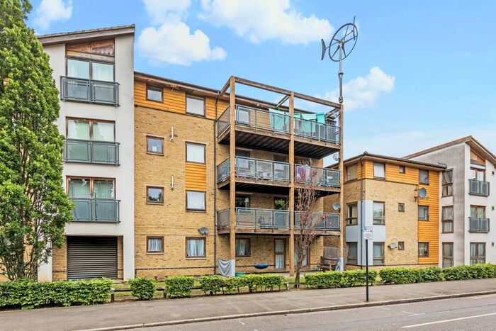 1 Bedroom Flat For Sale In Simpson Close, London, CR0