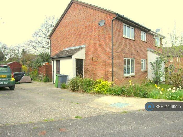 1 Bedroom Semi-Detached House To Rent In Mortimer Gardens, Tadley, RG26
