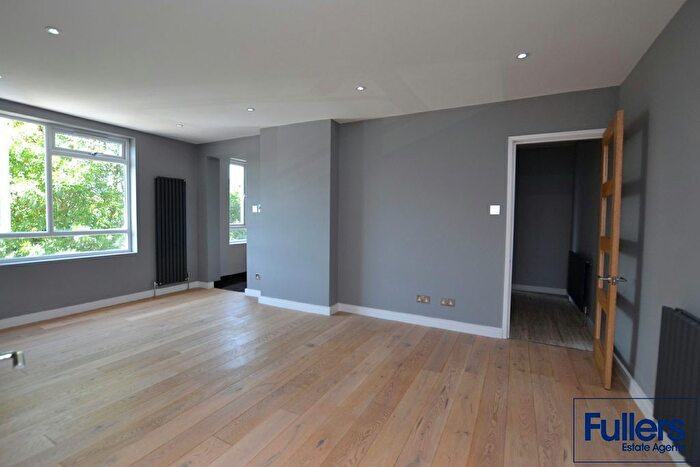 3 Bedroom Flat To Rent In Compton Mansions, Winchmore Hill, N21