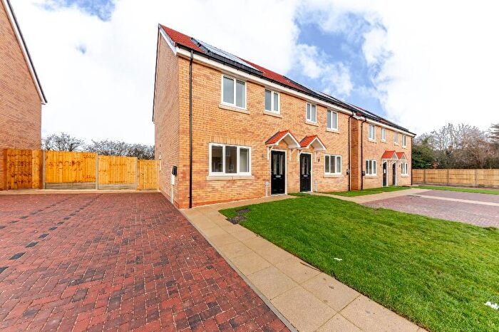 3 Bedroom Semi-Detached House For Sale In King Charles Close, Louth, LN11