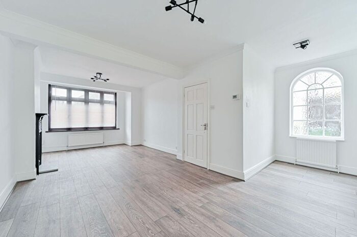3 Bedroom Semi-Detached House To Rent In Warland Road, Shooters Hill, London, SE18