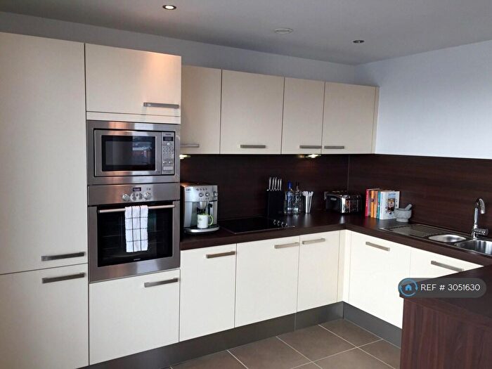 2 Bedroom Flat To Rent In Cypress Place, Manchester, M4