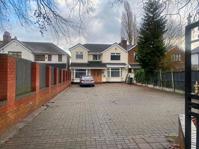 4 Bedroom Semi-Detached House For Sale In Bustleholme Lane, West Bromwich, B71