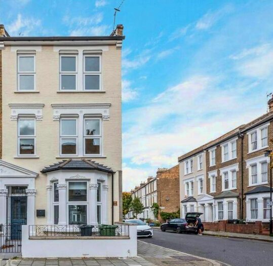 Studio To Rent In Tradescant Road, London, SW8