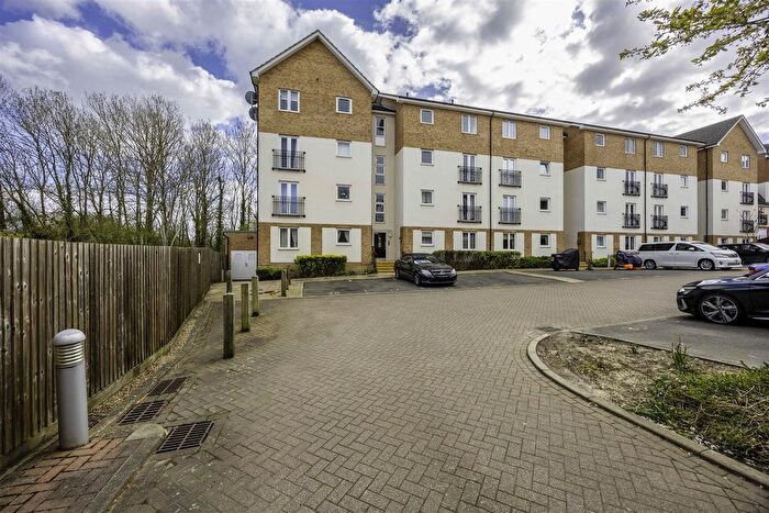2 Bedroom Flat For Sale In Lindie Gardens, Uxbridge, UB8