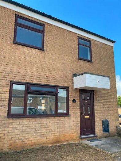 3 Bedroom Semi-Detached House To Rent In Beaumaris Close, Banbury, OX16