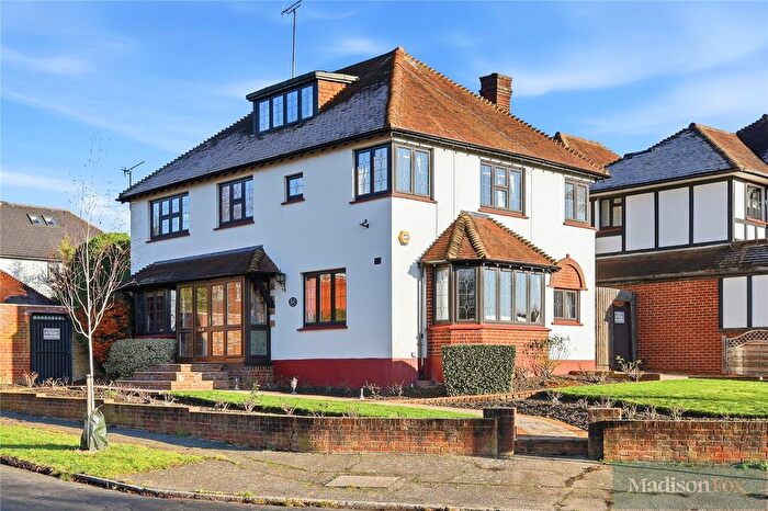 4 Bedroom Detached House For Sale In Courtland Drive, Chigwell, Essex, IG7