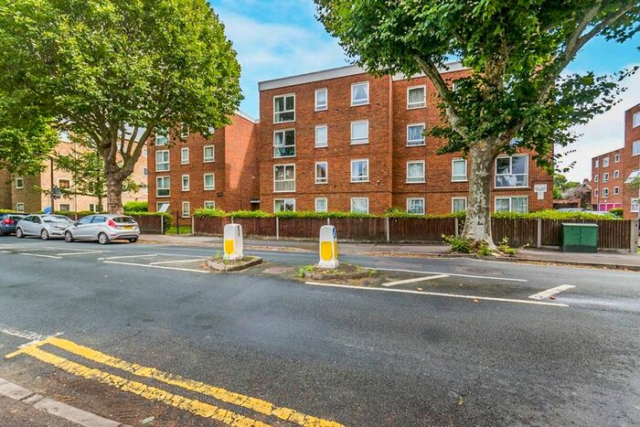 1 Bedroom Flat To Rent In Flat St. James Road, Sutton, Surrey, SM1