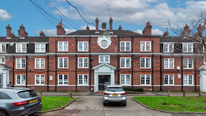 3 Bedroom Flat For Sale In Cleverly Estate, Wormholt Road, London, W12