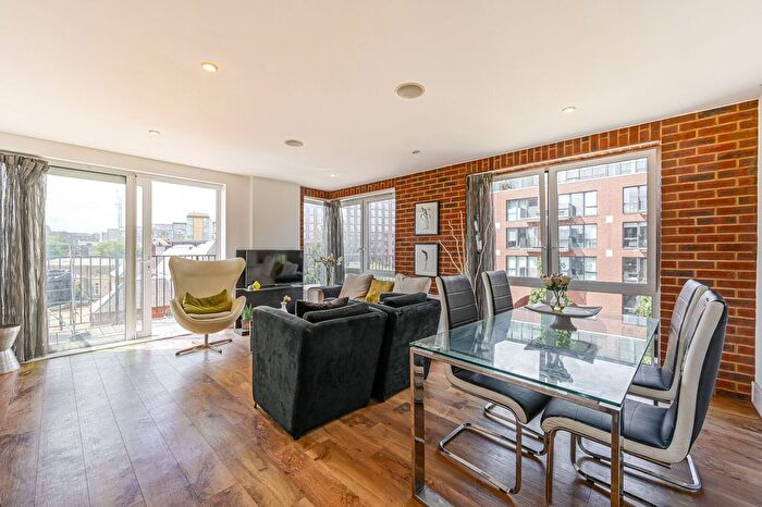 3 Bedroom Flat For Sale In Warehouse Court, Woolwich Riverside, London, SE18