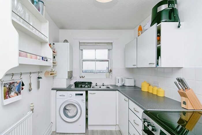 1 Bedroom Flat For Sale In Dock View Road, Barry, CF63