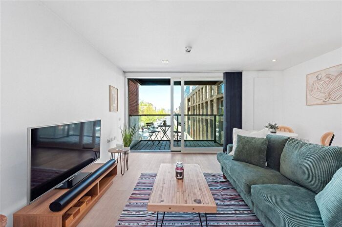 2 Bedroom Flat For Sale In Hertford Road, London, N1