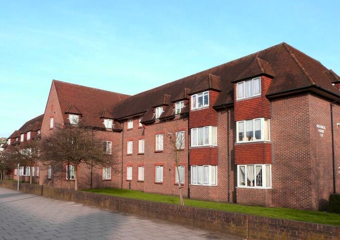 1 Bedroom Flat To Rent In Birnbeck Court, Finchley Road, London, NW11