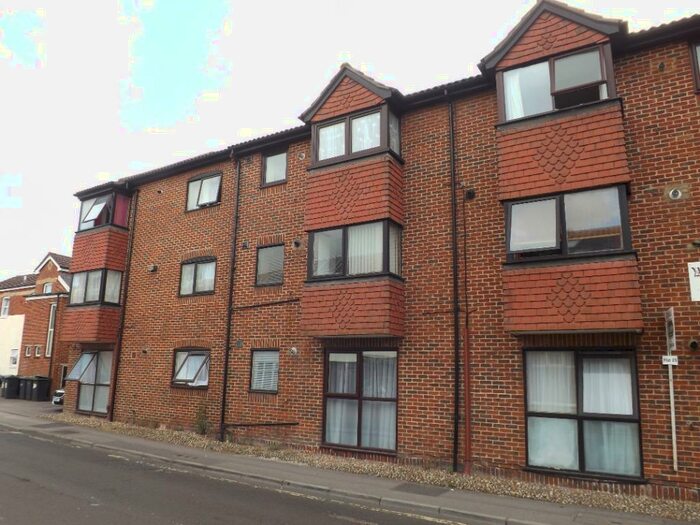 2 Bedroom Flat To Rent In Waterloo Road, Havant, PO9