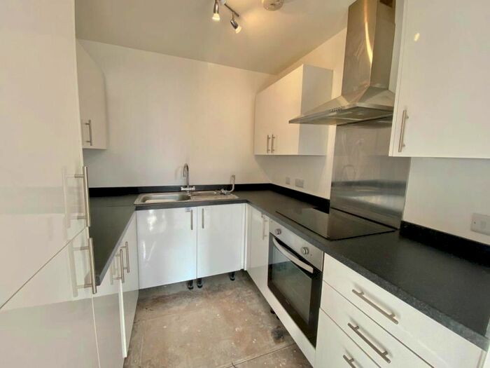 1 Bedroom Flat To Rent In Ainsley House, Torwood Street, - Torwood Street, Torquay, TQ1