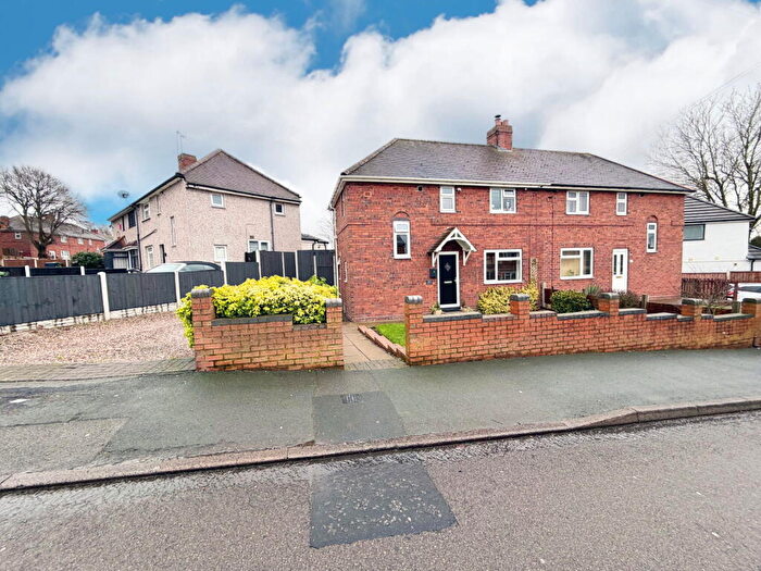 3 Bedroom Semi-Detached House For Sale In Tiled House Lane, Pensnett, Brierley Hill, DY5
