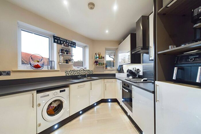 2 Bedroom Apartment To Rent In Raven Drive, Maidenhead, Berkshire, SL6