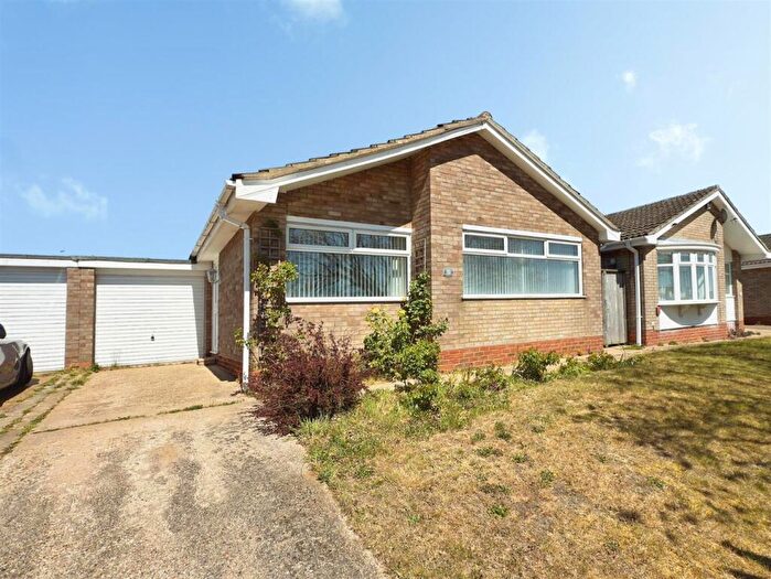 3 Bedroom Detached Bungalow For Sale In Tunstall Drive, Oulton Broad, Lowestoft, Suffolk, NR32