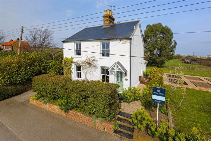 4 Bedroom Detached House For Sale In Monkshill Road, Waterham, Hernhill, ME13