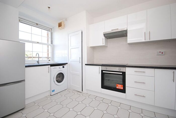 2 Bedroom Flat To Rent In Worsopp Drive, Clapham, SW4