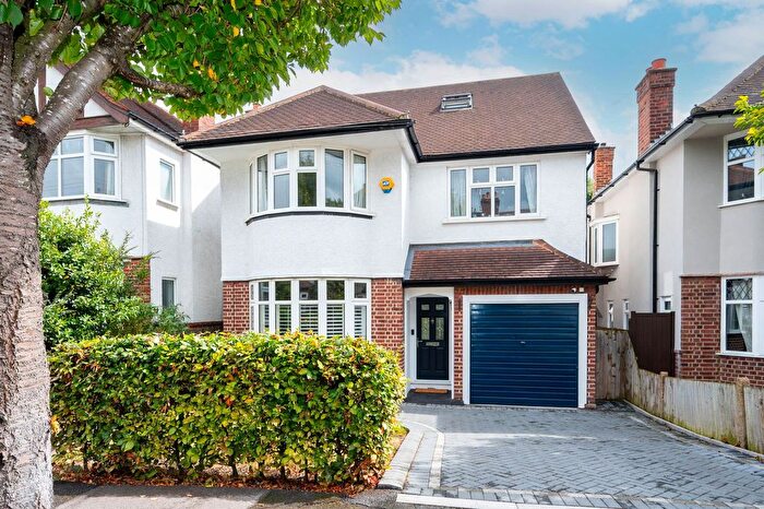 5 Bedroom Detached House For Sale In Chiltern Drive, Surbiton, KT5