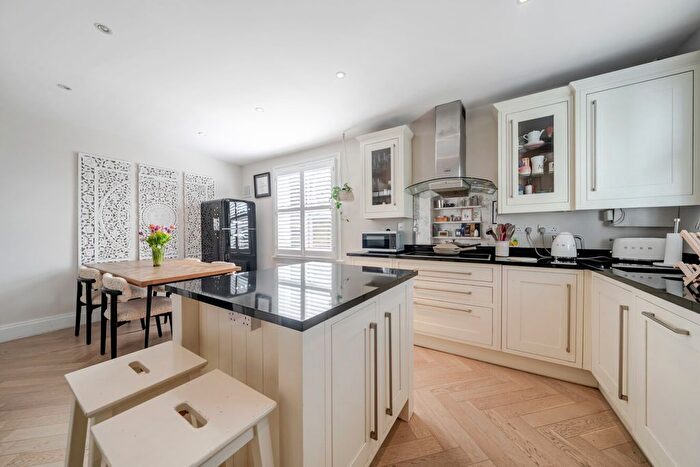 4 Bedroom Flat For Sale In Felsham Road, Putney, London, SW15