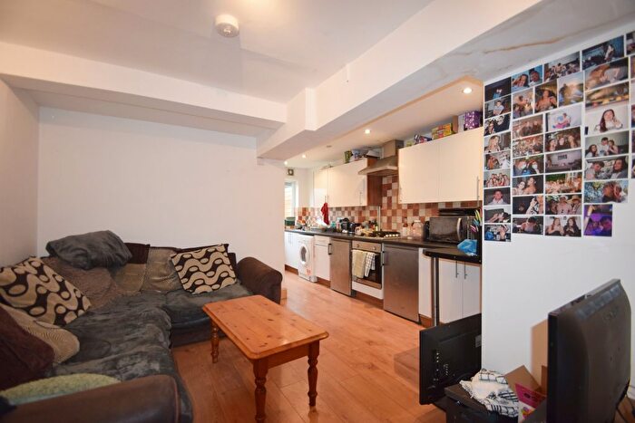 6 Bedroom Terraced House To Rent In Rhymney Street, Cathays, CF24