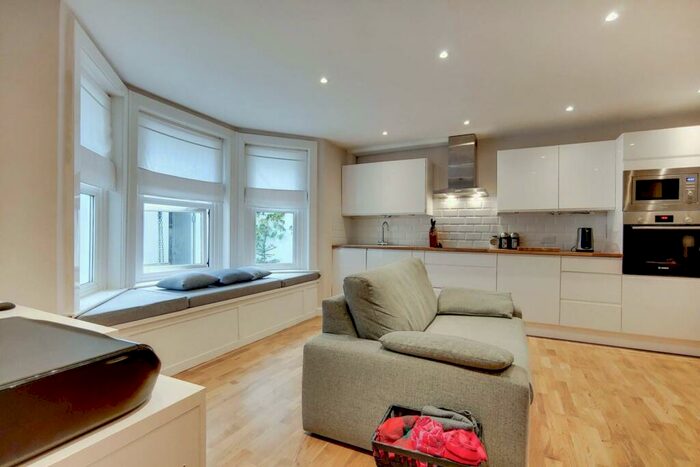 1 Bedroom Flat To Rent In Waldegrave Road, Crystal Palace, London, SE19