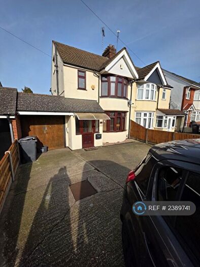 3 Bedroom Semi-Detached House To Rent In Dunstable Road, Luton, LU4