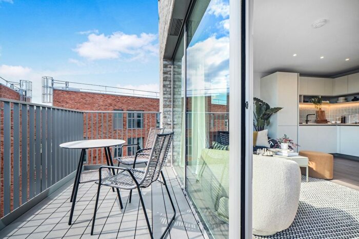 3 Bedroom Flat To Rent In Uncle, Deptford, SE8