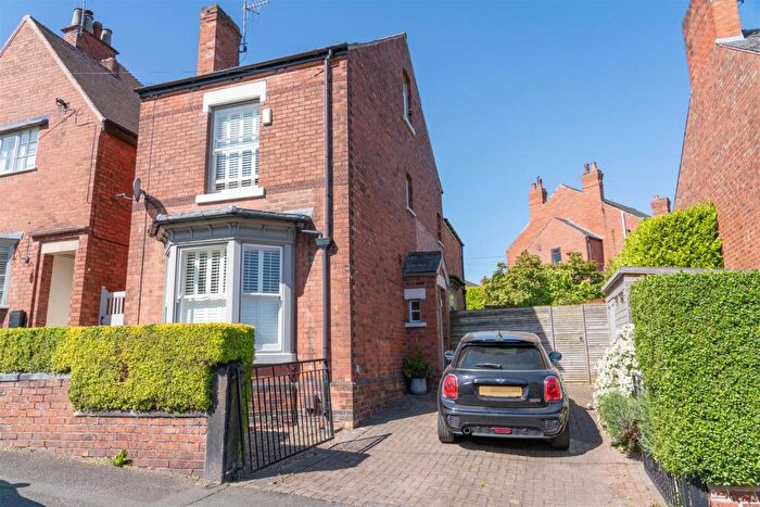 3 Bedroom Detached House For Sale In New Queen Street, Chesterfield, S41