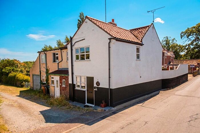 2 Bedroom Cottage For Sale In High Bungay Road, Loddon, Norwich, NR14