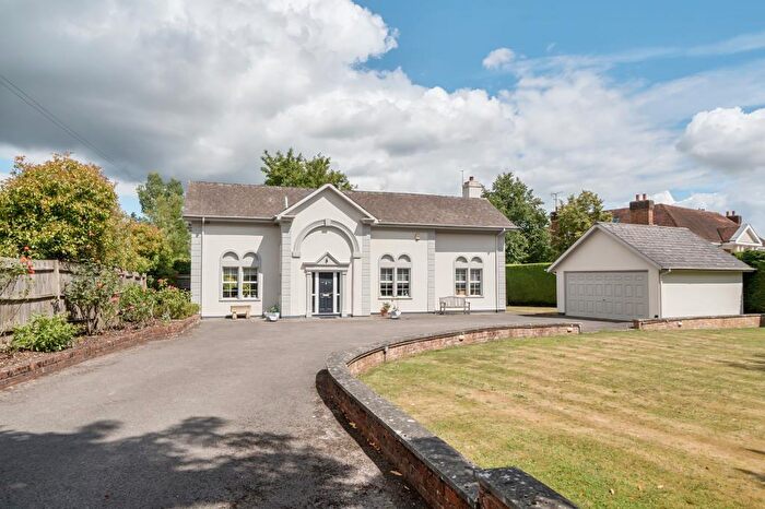 4 Bedroom Detached House For Sale In Totteridge Common, Totteridge, N20