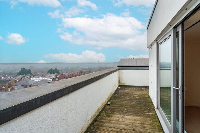 2 Bedroom Flat To Rent In Ashleigh Court, Loates Lane, Watford, Hertfordshire, WD17