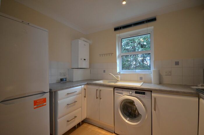 1 Bedroom Flat To Rent In Warren Down, Bracknell, RG42