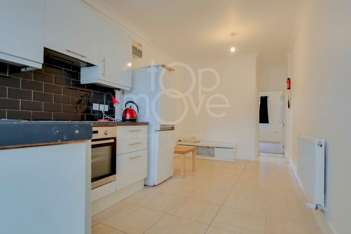 1 Bedroom Flat To Rent In Southern Avenue, London, SE25