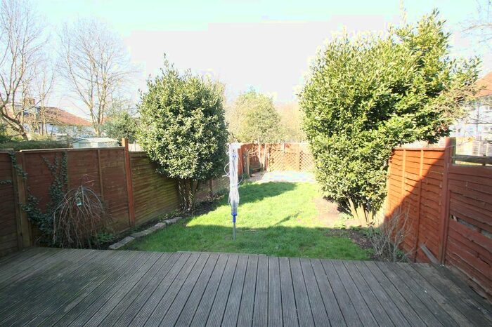 2 Bedroom Flat To Rent In Fernside Avenue, London, NW7