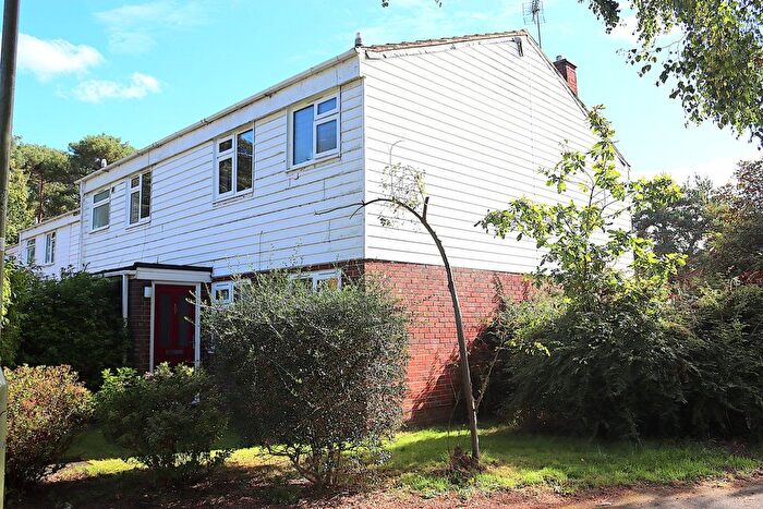 3 Bedroom Terraced House For Sale In Pinewood Park, Farnborough, GU14