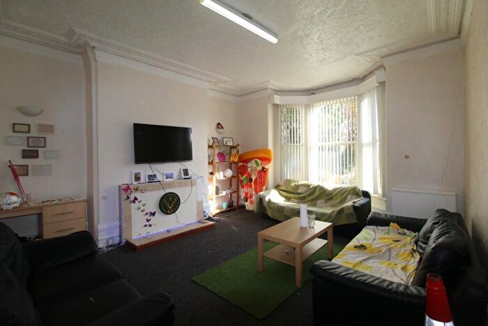 8 Bedroom Terraced House To Rent In Bainbrigge Road, Leeds, West Yorkshire, LS6
