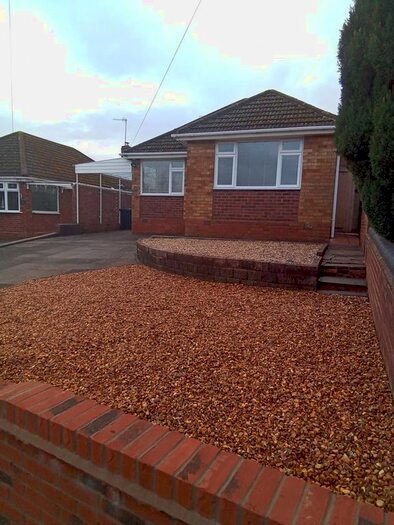 3 Bedroom Bungalow To Rent In Ruskin Avenue, Lower Gornal, Dudley, DY3